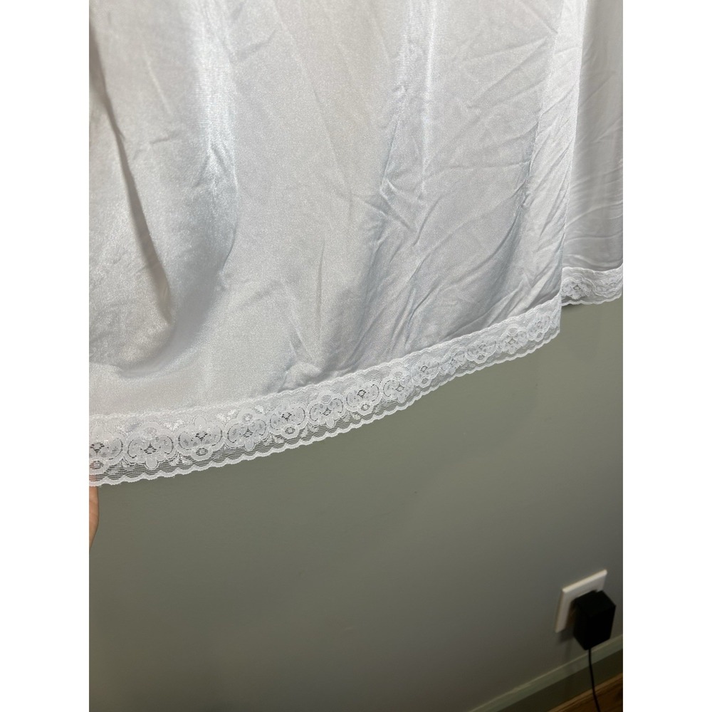 Vanity Fair Women's Size 40 White Lace Satin Cami slip Top Adjustable Straps EUC - Picture 5 of 11